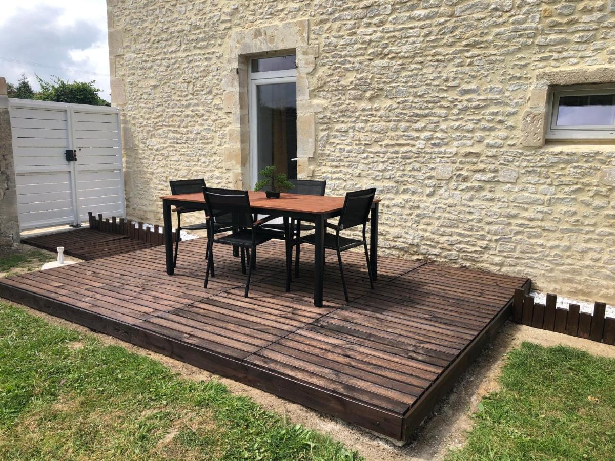 Gite Avec Jardin A 1,5 Km Des Plages Du Debarquement Tracy-sur-Mer Exteriör bild