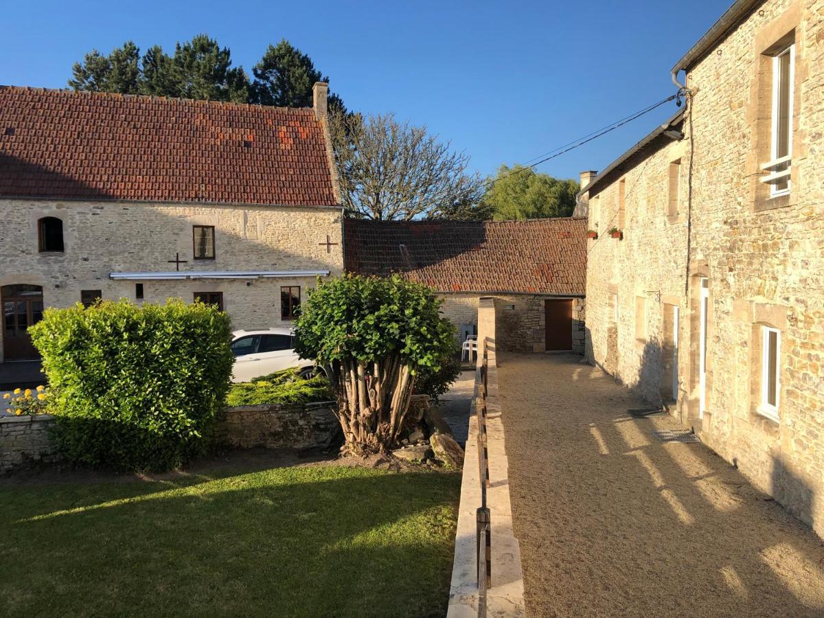 Gite Avec Jardin A 1,5 Km Des Plages Du Debarquement Tracy-sur-Mer Exteriör bild